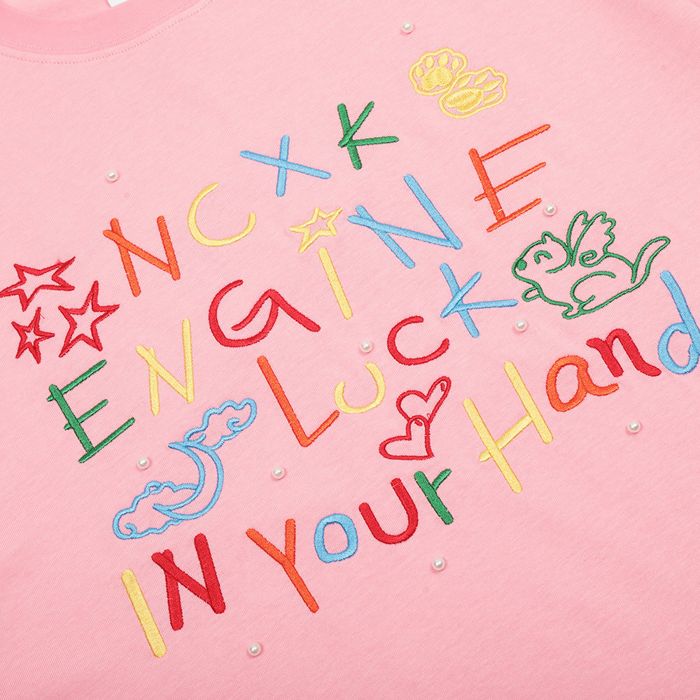 Camiseta Bordada con Letras de Colores